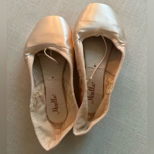 Mirella Whisper Pointe Shoes size 6 1/2 3x width MS140